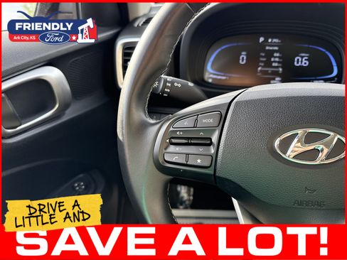 Used 2025 Hyundai Venue SEL FWD image 28