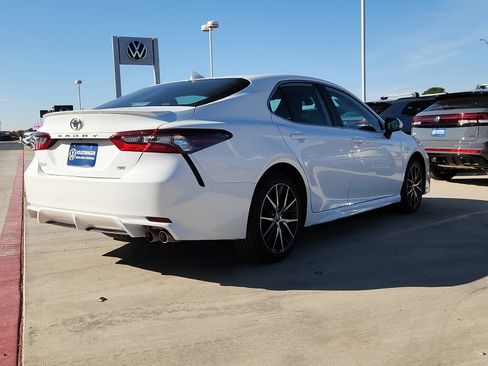 Used 2024 Toyota Camry SE image 7