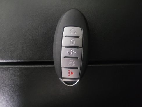 Used 2023 Nissan Rogue SV image 32