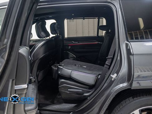 Used 2021 Jeep Grand Cherokee L Overland w/ Luxury Tech Group IV image 29