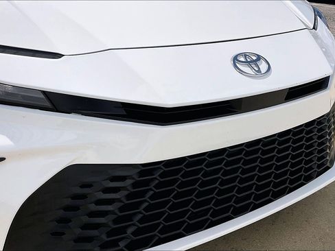 Used 2025 Toyota Camry SE FWD image 32