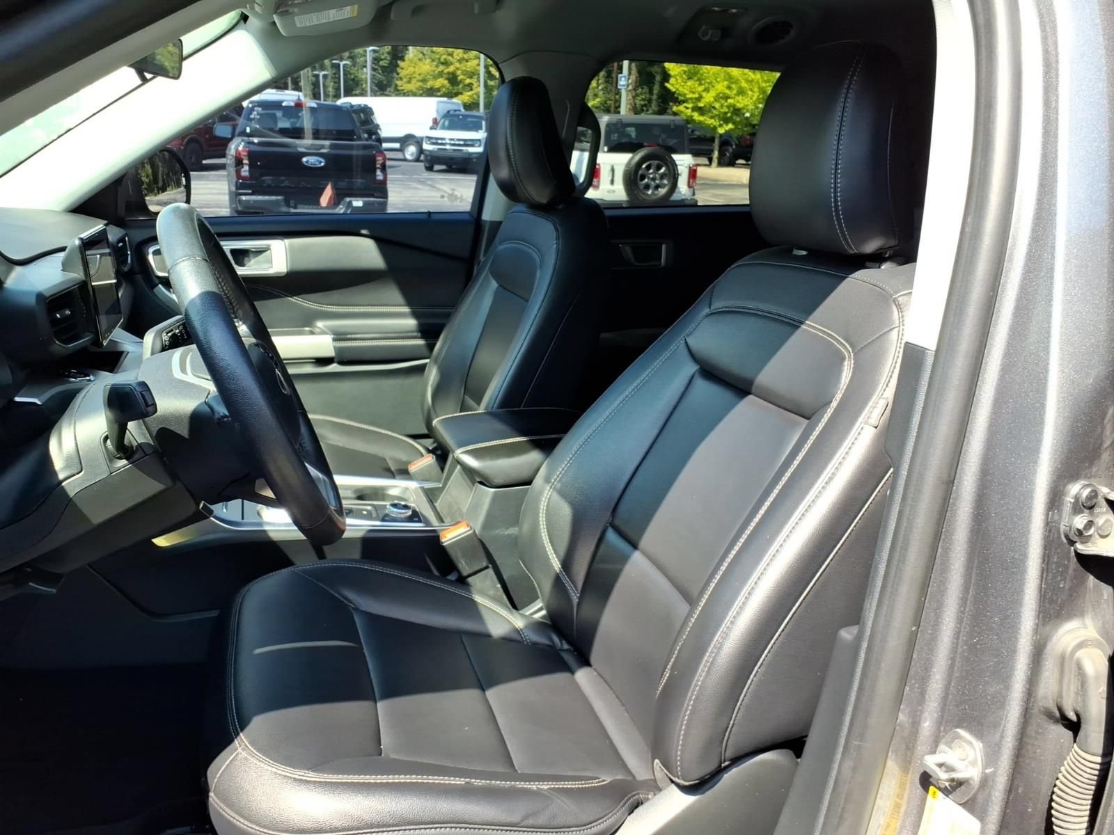 Used 2021 Ford Explorer XLT w/ Equipment Group 202A AWD/4WD image 16
