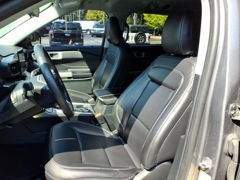 Used 2021 Ford Explorer XLT w/ Equipment Group 202A AWD/4WD image 16