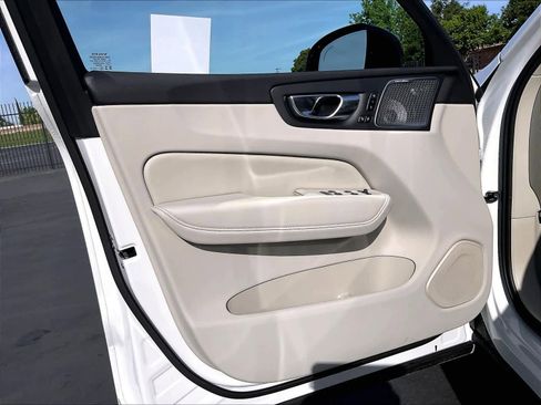 New 2026 Volvo XC60 T8 Ultra w/ Climate Package AWD/4WD image 24
