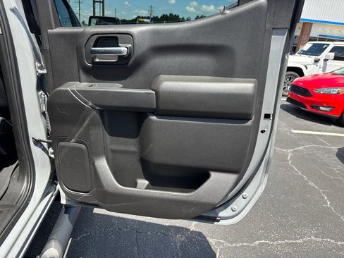 Used 2024 Chevrolet Silverado 1500 Custom Trail Boss w/ Turbomax Blackout Package AWD/4WD image 17