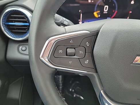 Used 2025 Chevrolet Trax LT w/ LT Convenience Package FWD image 25