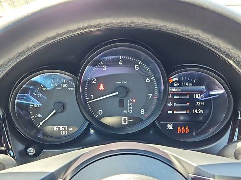 Certified 2024 Porsche Macan AWD/4WD image 35