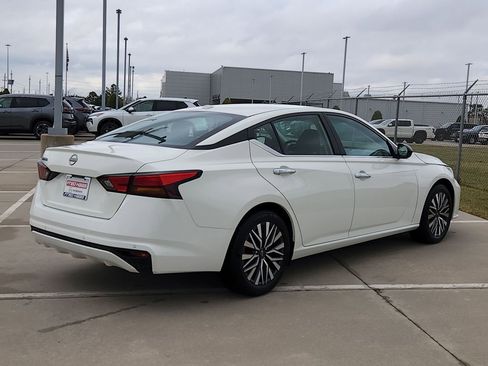 Used 2025 Nissan Altima 2.5 SV image 5