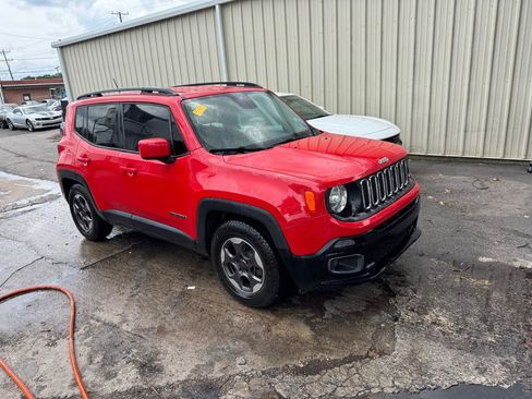 Used 2015 Jeep Renegade Latitude FWD image 2
