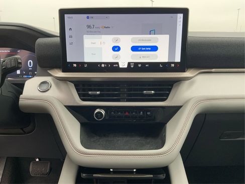 Used 2025 Ford Explorer Active w/ Active Comfort Package image 29