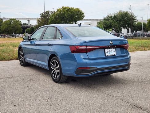 Certified 2025 Volkswagen Jetta SE FWD image 4