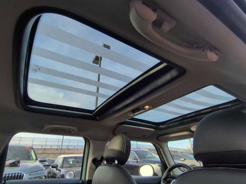 Certified 2023 MINI Cooper 4-Door Hardtop w/ Multitone Edition image 23