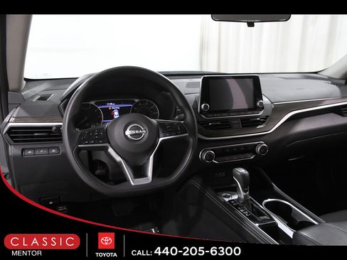 Used 2023 Nissan Altima 2.5 SV FWD image 6
