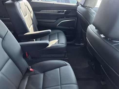 Used 2025 Kia Telluride SX w/ SX Captain's Chair Package image 15