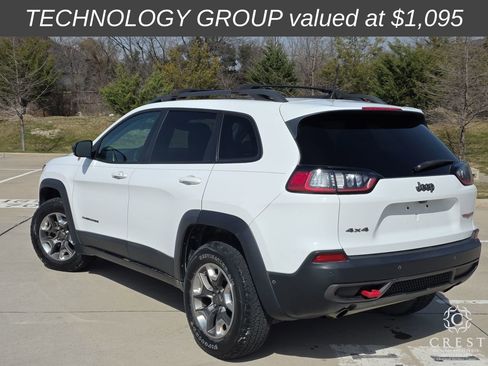 Used 2019 Jeep Cherokee Trailhawk image 3