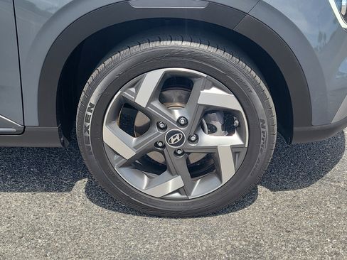 Used 2023 Hyundai Venue Limited FWD image 10