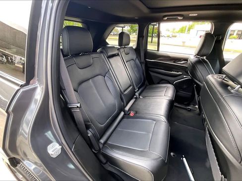 Used 2026 Jeep Grand Cherokee Limited AWD/4WD image 19