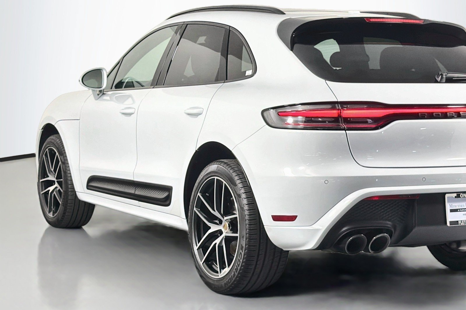 Used 2023 Porsche Macan AWD/4WD image 15