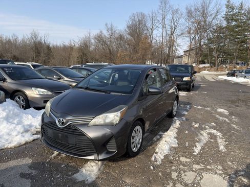 Used 2017 Toyota Yaris L w/ Carpet Mat Package FWD image 2
