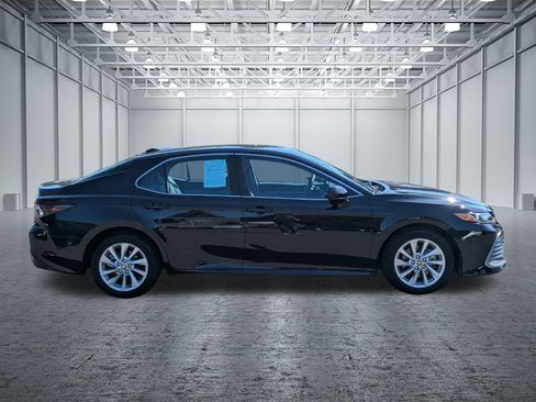 Used 2021 Toyota Camry LE FWD image 6