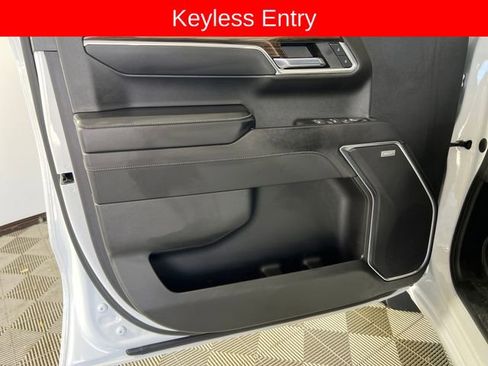 Used 2022 Chevrolet Silverado 1500 RST image 11