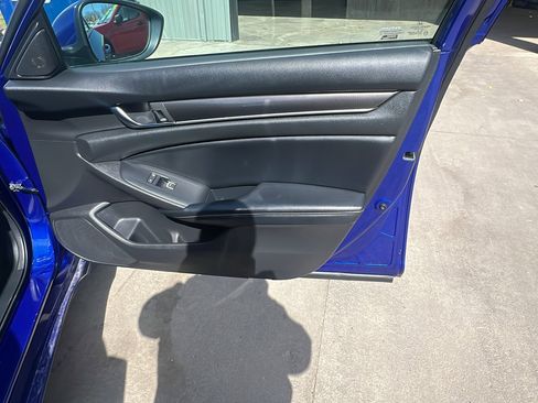 Used 2018 Honda Accord Sport image 19