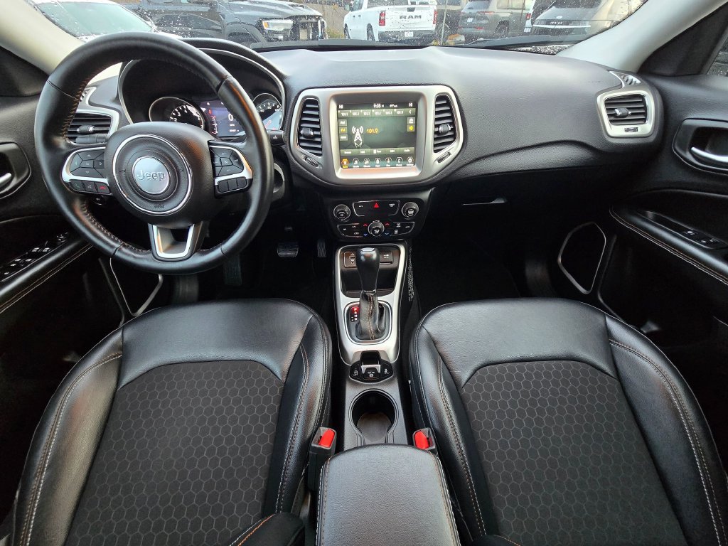 Used 2018 Jeep Compass Latitude w/ Popular Equipment Group FWD image 18