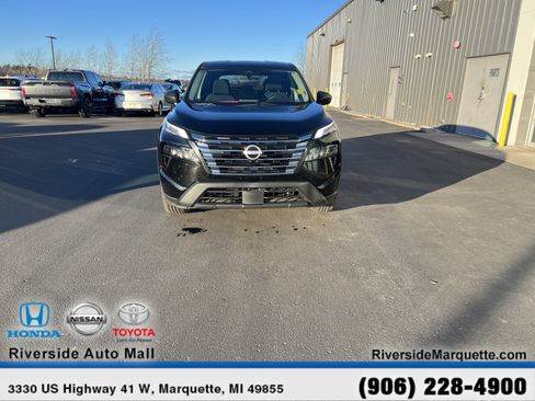 Used 2024 Nissan Rogue S image 2