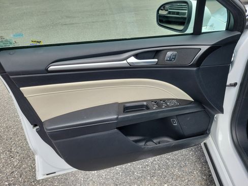 Used 2018 Ford Fusion Titanium image 5