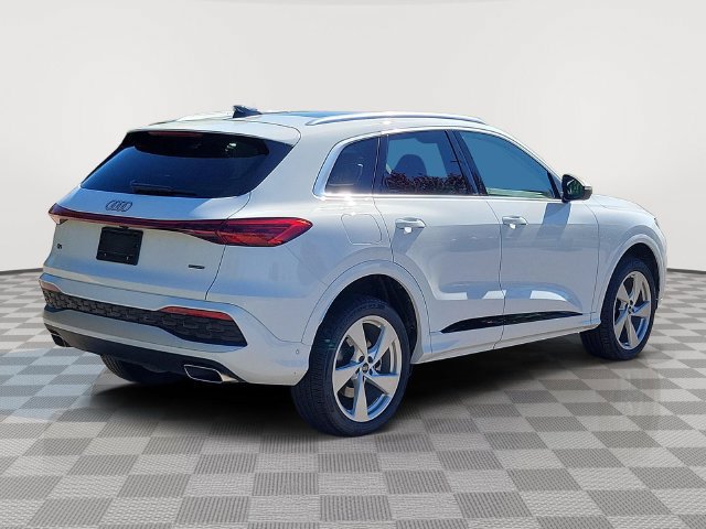 Used 2025 Audi Q5 Premium Plus w/ Premium Plus AWD/4WD image 4