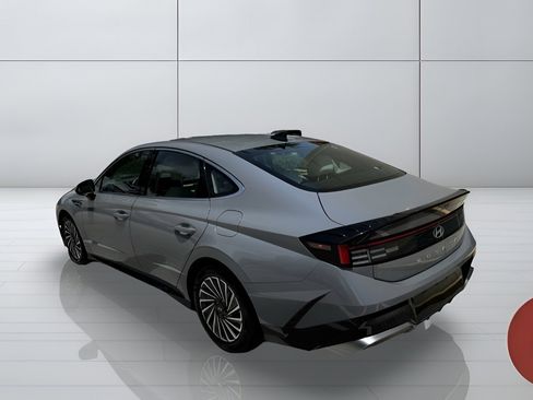Used 2025 Hyundai Sonata SEL FWD image 2