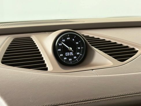 Certified 2025 Porsche Macan 4S Electric AWD/4WD image 21