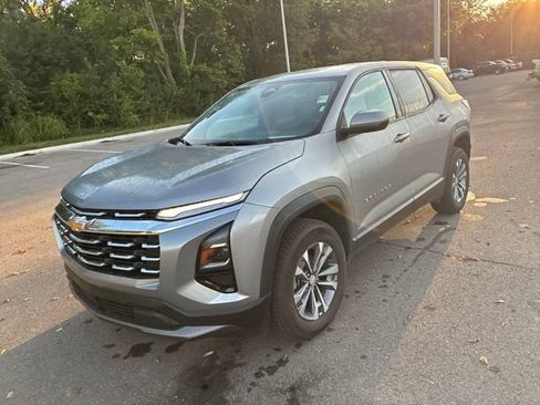 Used 2026 Chevrolet Equinox LT AWD/4WD image 3