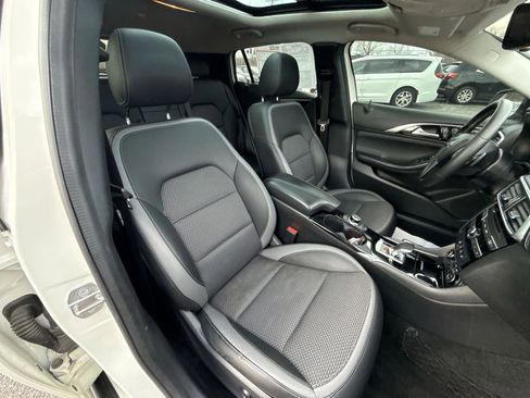 Used 2019 INFINITI QX30 Premium w/ Navigation Package image 26