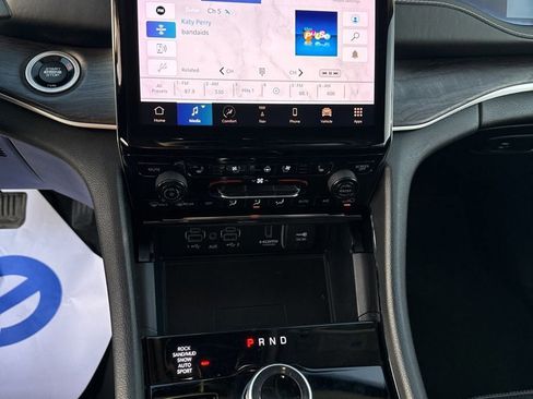 Used 2022 Jeep Grand Cherokee Limited w/ Luxury Tech Group II image 17