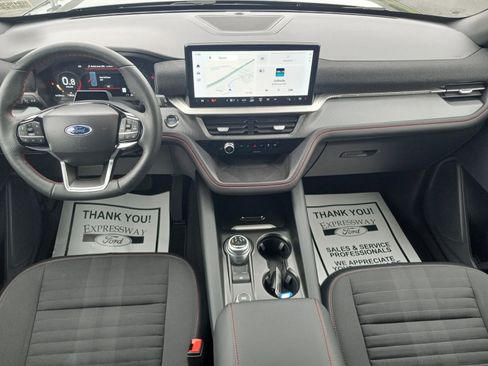 Used 2025 Ford Explorer ST-Line w/ ST-Line Street Pack image 17