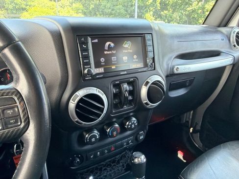 Used 2015 Jeep Wrangler Unlimited Sahara w/ Connectivity Group AWD/4WD image 53