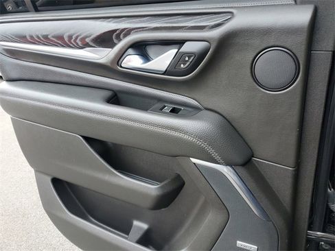 Used 2021 GMC Yukon XL Denali w/ Denali Premium Package image 16