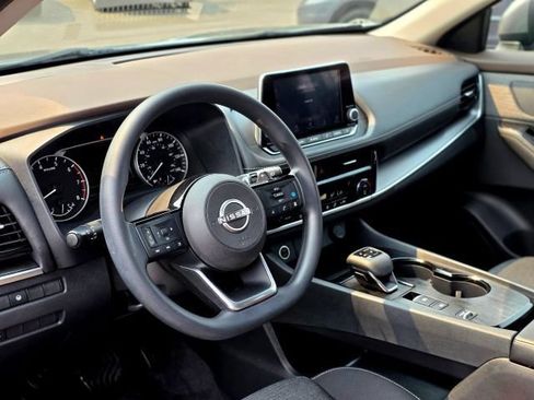 Used 2023 Nissan Rogue SV FWD image 11