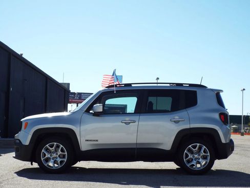 Used 2018 Jeep Renegade Latitude image 5