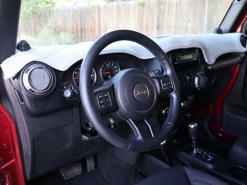 Used 2013 Jeep Wrangler Sport AWD/4WD image 15