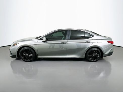 Used 2025 Toyota Camry SE image 8