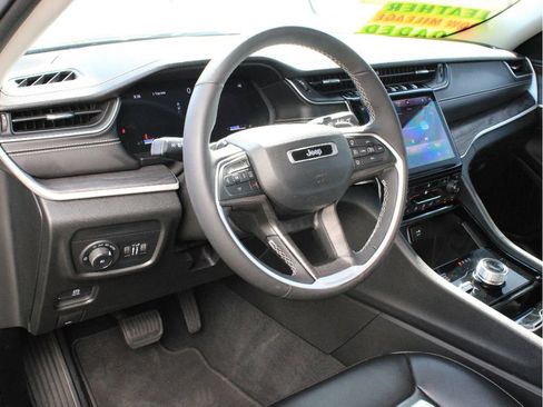 Certified 2023 Jeep Grand Cherokee Limited AWD/4WD image 12