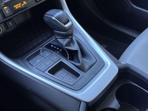 Used 2020 Toyota RAV4 XLE Premium image 26