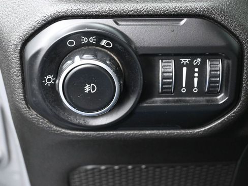 Used 2020 Jeep Wrangler Sport image 11