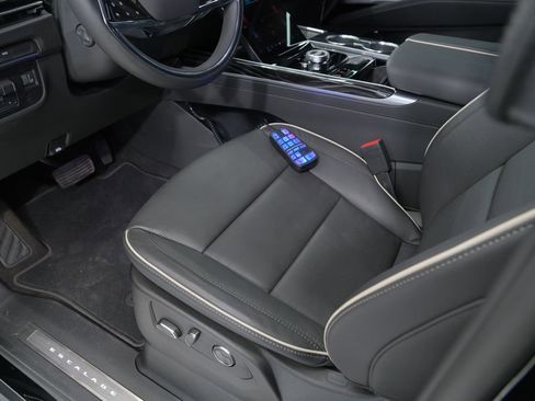 Used 2026 Cadillac Escalade ESV Sport image 28