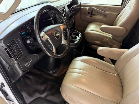 Used 2017 Chevrolet Express 2500 RWD image 45