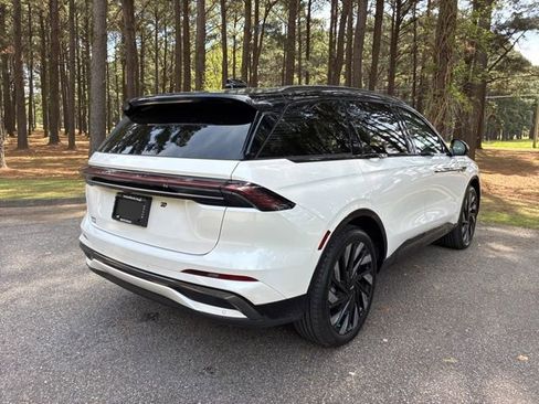 Used 2025 Lincoln Nautilus Reserve w/ Jet Appearance Package image 3