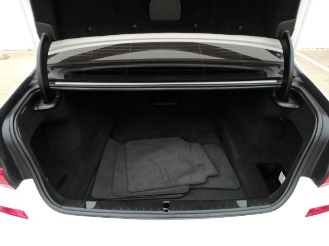 Used 2019 BMW 750i w/ Executive Package RWD image 31