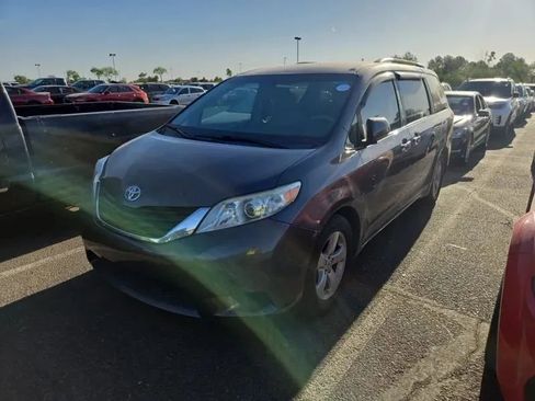 Used 2012 Toyota Sienna LE w/ Towing Pkg FWD image 1